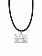 Colgante BUONI JACUM de plata de ley 925 con cordón negro ajustable sobre fondo blanco.