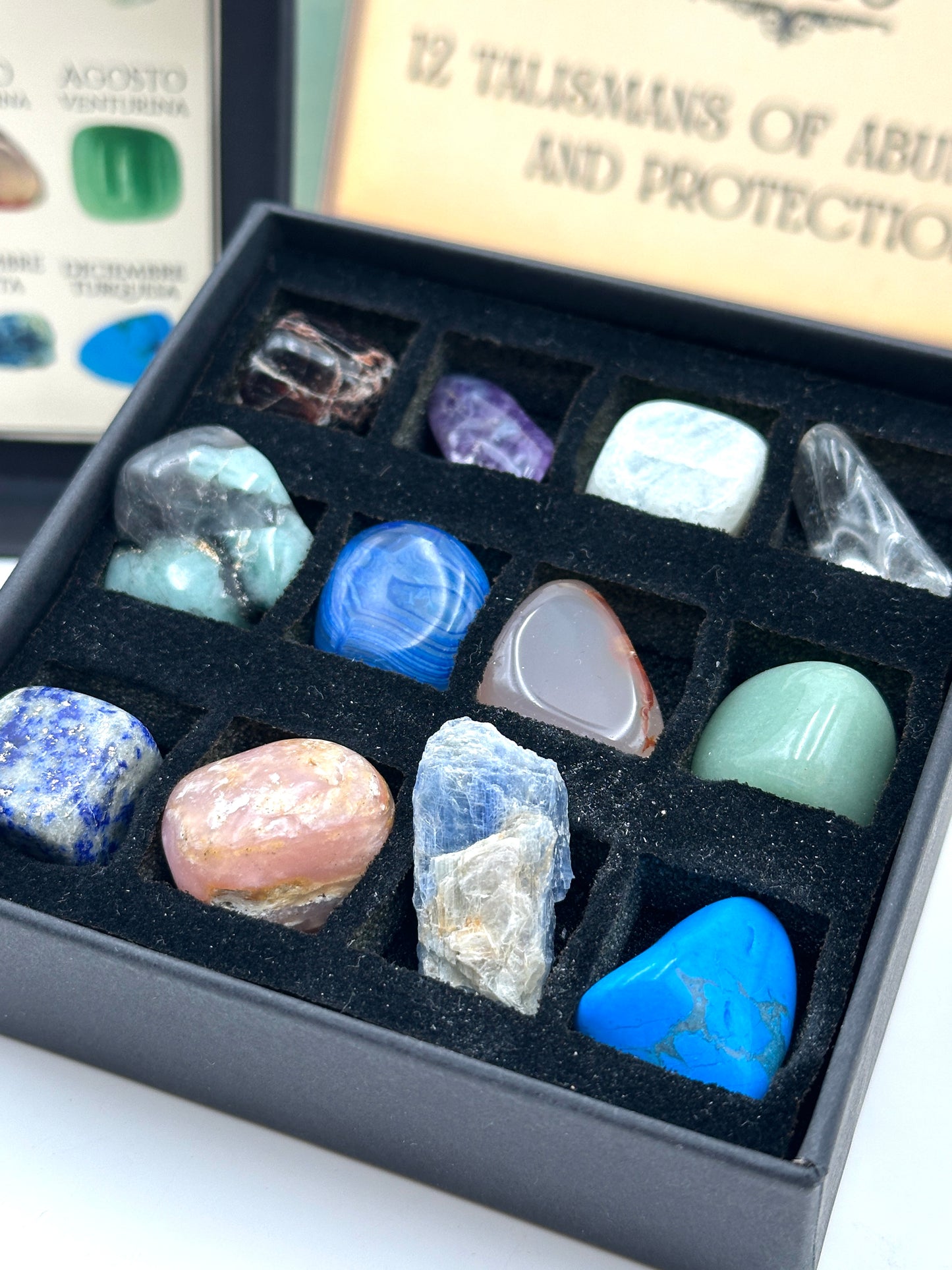 THE STONES OF THE 2026 CALENDAR – CALENDAR + 12 STONES