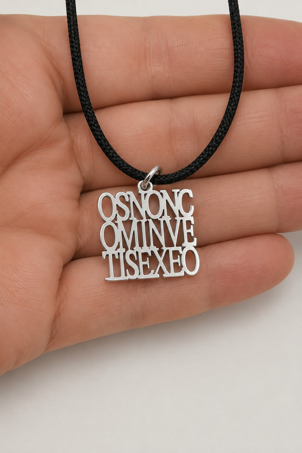 Colgante de Plata 925 · OS NON COMMINUETIS EX EO — Protección y Fortaleza