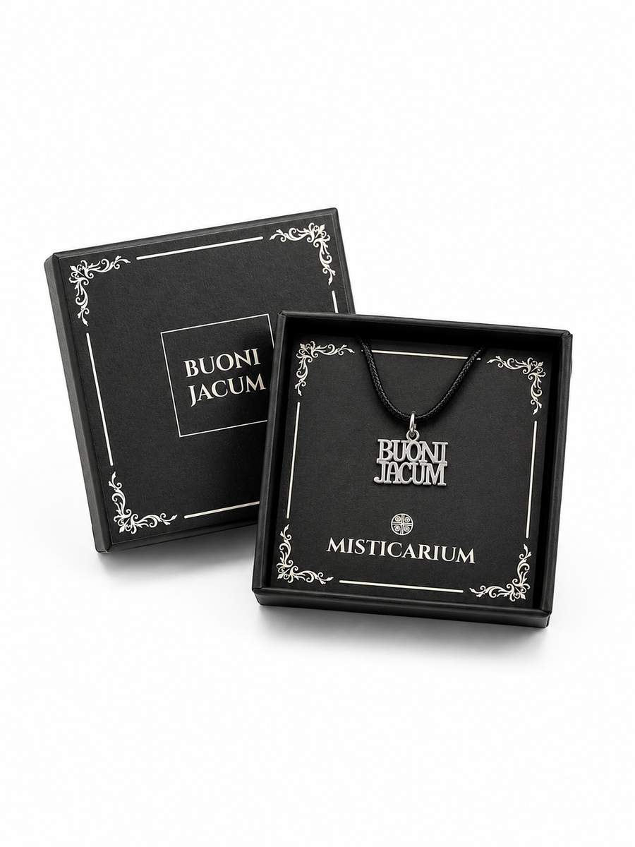 Caja de presentación Misticarium con el colgante BUONI JACUM de plata de ley 925 listo para regalar.