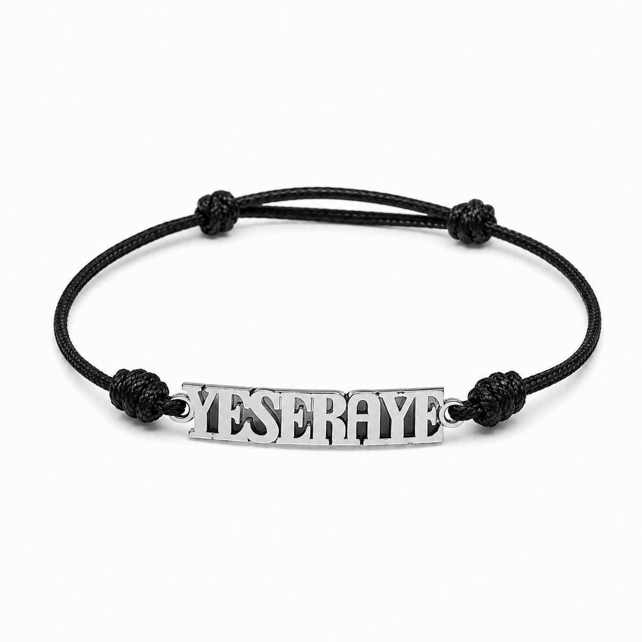 Pulsera YESERAYE de plata de ley 925 con cordón negro ajustable sobre fondo blanco.